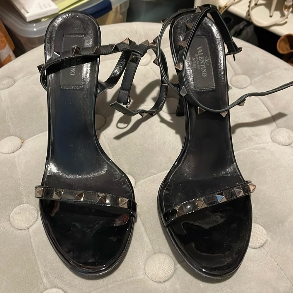 Valentino Rockstud High Heel Sandals in black size 39